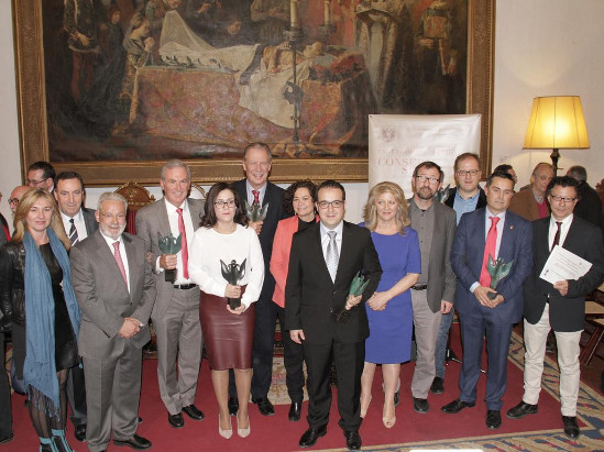Imagen de entrega de los premios consejo social 2015